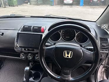 step 2: Honda Fit: 2001 г., 1.3 л, Автомат, Бензин, Хэтчбэк — 7