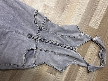 Джинсовый комбинезон • Стиль: Комбинезон-холтер с клешем от колена. •