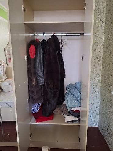 кресло детский: Спальный гарнитур в классическом стиле с резным декором и мягкой — 5