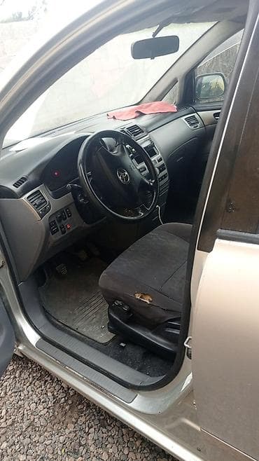 sprinter 4 4: Toyota Avensis Verso: 2004 г., 2 л, Ручные, Бензин, Минивэн — 5