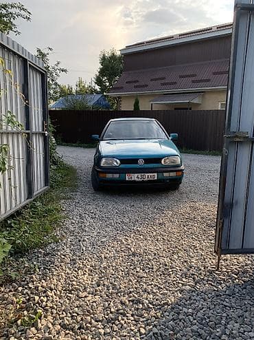 Volkswagen Golf: 1993 г., 1.8 л, Механика, Бензин, Хэтчбэк