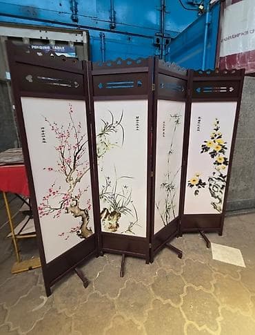 Элегантная четырехсекционная ширма с рамой темно-коричневого цвета