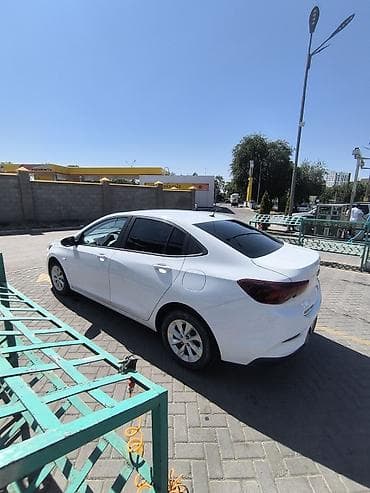 bmw 2020: Chevrolet Onix: 2021 г., 1 л, Автомат, Бензин, Седан — 4