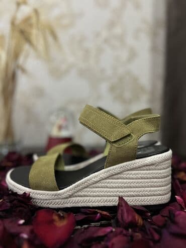 жорданы кроссовки: Босоножки, 37, Sorel, Б/у, цвет - Зеленый, Платная доставка, Самовывоз — 3