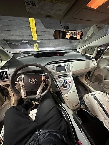 fit shuttle: Toyota Prius: 2012 г., 1.8 л, Вариатор, Гибрид — 3