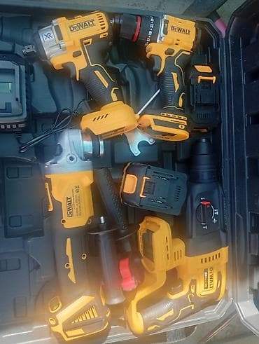 dewalt: Набор аккумуляторного электроинструмента DeWalt XR в кейсе. В — 1