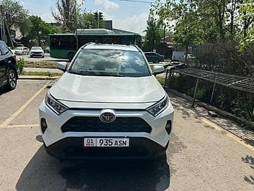Toyota RAV4: 2019 г., 2.5 л, Автомат, Бензин, Кроссовер