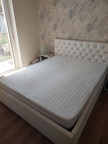 Двуспальная кровать, Б/у, С матрасом, длина - 200 см