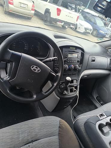 ми 10 с: Hyundai H-1 (Starex) фургон, белый цвет, кузов длинный. Особенности — 5