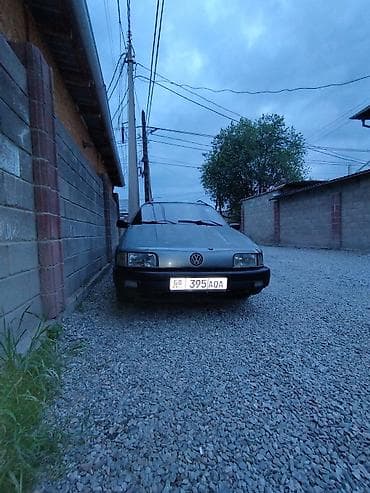 Volkswagen Passat: 1989 г., 1.8 л, Механика, Бензин, Седан