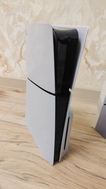 xbox one s: Игровая консоль PlayStation с установленной библиотекой игр на экране — 7