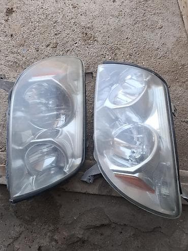 Комплект передних фар Toyota 2005 г., Б/у
