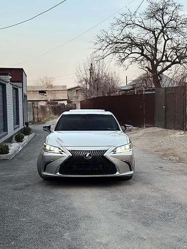 lc 300: Lexus ES: 2019 г., 2.5 л, Вариатор, Гибрид, Седан — 1