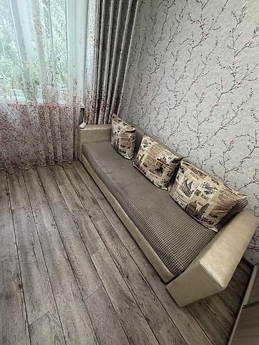 small table: Прямой диван, Б/у — 1