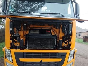 r16 305: Тягач, Volvo, Тентованный — 3