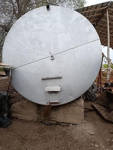 живые дрожи: Металлическая ёмкость-резервуар цилиндрической формы с горизонтальной — 3