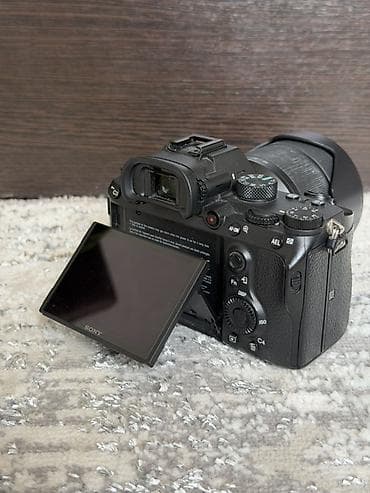 наборы: Полноформатная беззеркальная камера Sony α7 III с объективом FE — 3