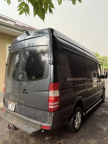 Транспорт: Mercedes-Benz Sprinter (средний база, высокий кузов), темно‑серый. 3 — 4