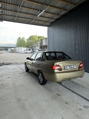 shevrolet blazer: Daewoo Nexia: 2010 г., Седан — 4