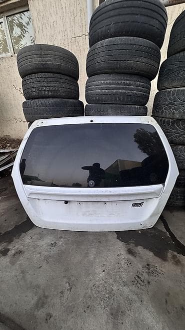 запчасти на опель вектра с: Крышка багажника Subaru, 2002 г., Б/у, Оригинал — 1