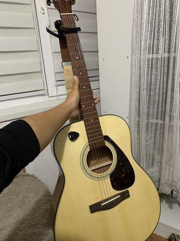 эстрадная акустическая гитара: Акустическая гитара YamahaF600 (формат дредноут). - Корпус — 2