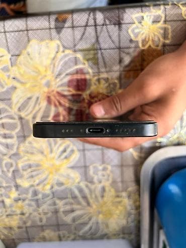 second hand mobile: IPhone 15, Б/у, 256 ГБ, Черный, Зарядное устройство, 79 % — 2