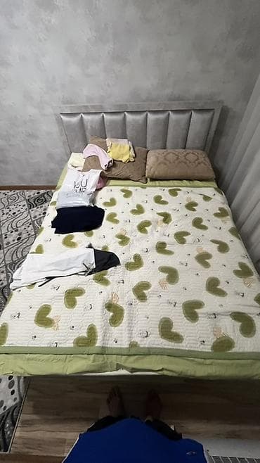 Двуспальная кровать с мягким высоким изголовьем - Размер спального