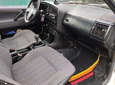 Унаа: Volkswagen Passat: 1991 г., 1.8 л, Кол менен иштөөчү, Бензин, Седан — 9