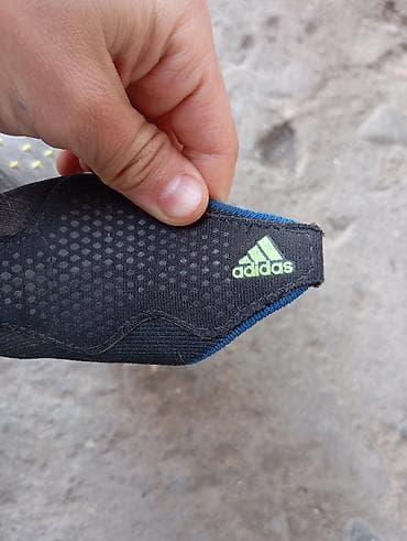 шипы бутсы: Футбольные бутсы Adidas (без шнурков, с носком-носочной манжетой). - — 1