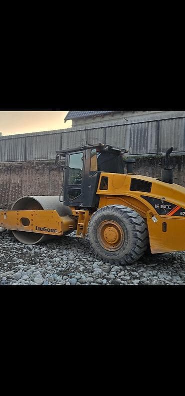 погрузчик 2024: Услуги грунтового виброкатка LiuGong. - Масса катка: 20–22 тонны — 3