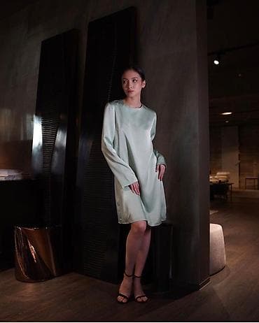 second hand: Вечернее платье, Коктейльное, Средняя модель, Атлас, С рукавами, S, M — 1