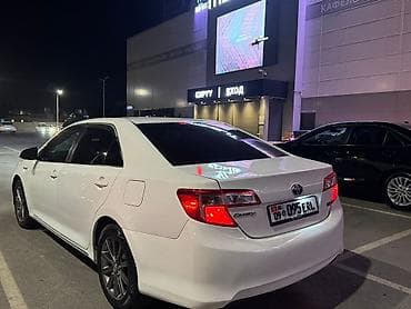 e2 byd: Toyota Camry: 2012 г., 2.5 л, Автомат, Гибрид — 2