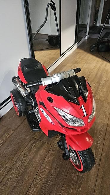 tech deck: Детский электромотоцикл трехколесный BMW GS (в отличном состоянии) — 2