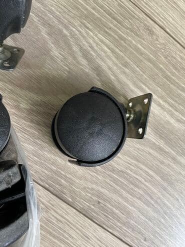 мебельные колеса: Колесики для мебели. Б/У но состояние идеальное Продам все разом — 2