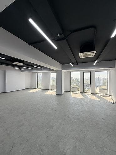 Коммерциялык мүлк: Кеңселерди ижаралоо, 250 м², Бизнес борборунда, Тоолор көрүнүп турат, 1-катар, Өзүнчө кире бериши менен — 7