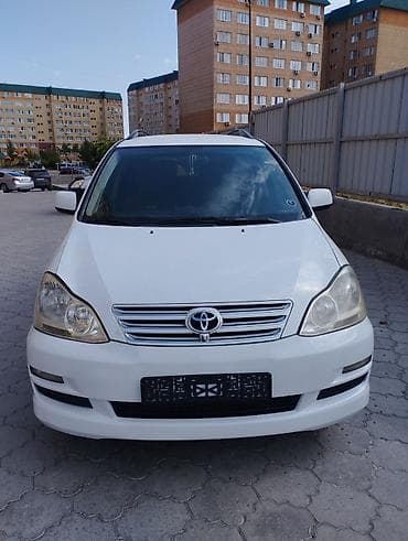 Toyota Avensis Verso: 2004 г., 2 л, Механика, Бензин, Минивэн