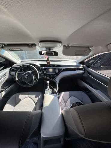 Toyota Camry: 1984 г., Автомат, Бензин, Седан — 5