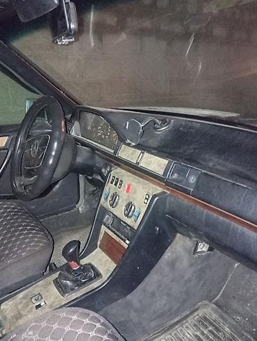 c class w204: Mercedes-Benz W124: 1994 г., 2 л, Механика, Бензин, Универсал — 3