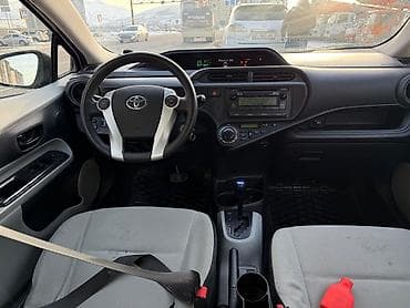 сиденья toyota: Toyota Aqua: 2013 г., 1.3 л, Вариатор, Гибрид, Хэтчбэк — 9