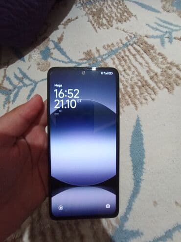 gps маяк для животных: Смартфон с большим безрамочным экраном, черный цвет корпуса. Экран — 2