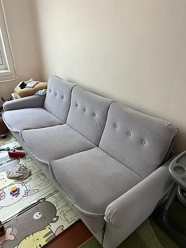 Комплект мягкой мебели: трехместный диван и кресло в одном стиле at lalafo.kg Комплект мягкой мебели: трехместный диван и кресло в одном стиле