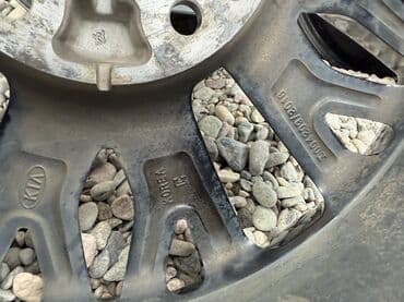 Паркет: Литые Диски R 17 Kia, Комплект, отверстий - 5, Б/у — 7