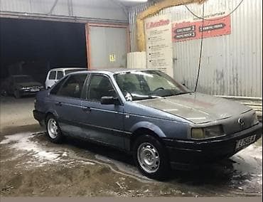 Volkswagen Passat: 1990 г., 1.8 л, Механика, Бензин, Седан