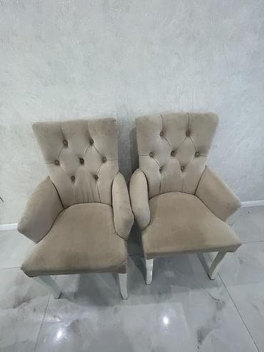 диваны бишкеке: Продаю стулья 8 штук Ткань велюр Цвет бежевый Качественные тяжелые — 1