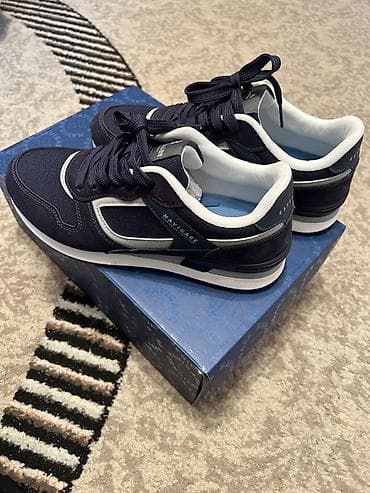 Босоножки, сандалии, шлепанцы: Оригинальные кроссовки от бренда «NAVIGARE» мужские . •	Стиль — 4