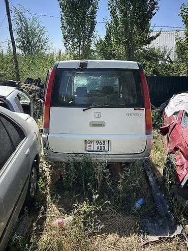 Honda Stepwgn и серебристый седан (разбор на запчасти) Описание: -