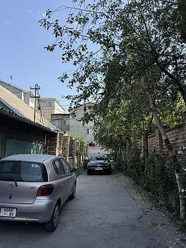 Продаю дом 
Район баят 
Участок 3,5 соток 
На территории 2 дома — 2