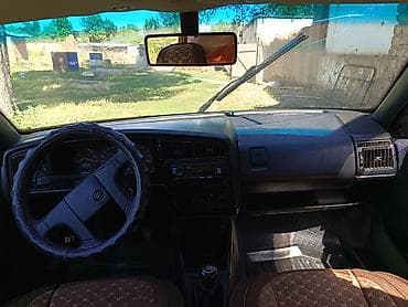 Volkswagen Passat: 1993 г., 1.8 л, Кол менен иштөөчү, Бензин, Седан — 5