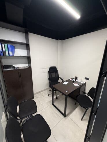 бизнес дом: Сдаю Офис, 49 м², В бизнес центре, С оборудованием — 4