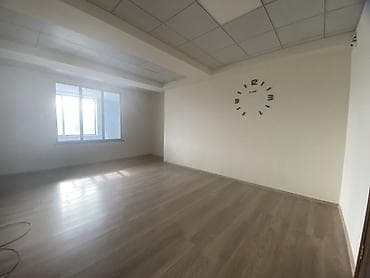 бейшеналиева 70: Сдаются помещения в здании в м-н Джал. Желательно под образовательные — 6